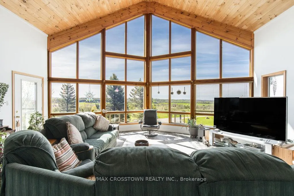 Photo 3 of 5556 10th Sideroad Road, Essa, Rural Essa — HOMEH