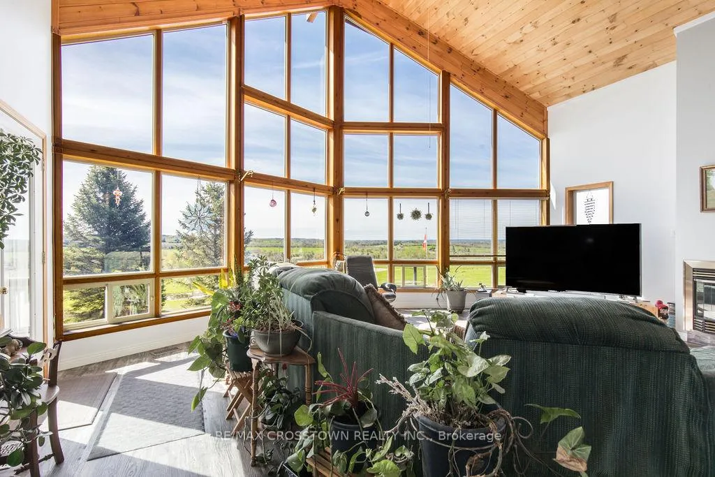 Photo 7 of 5556 10th Sideroad Road, Essa, Rural Essa — HOMEH