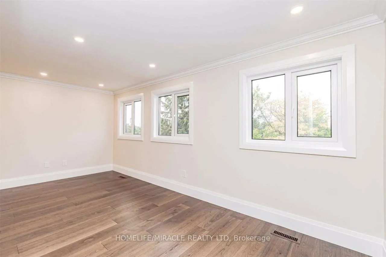 Photo 10 of 40 Leatherhead Court, Brampton, Westgate — HOMEH