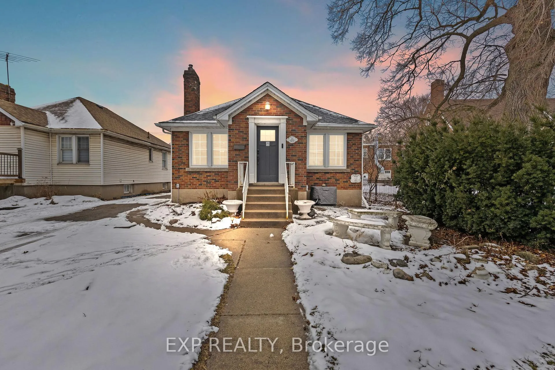 Photo 2 of 14 Dunlop Drive, St. Catharines, Downtown — HOMEH