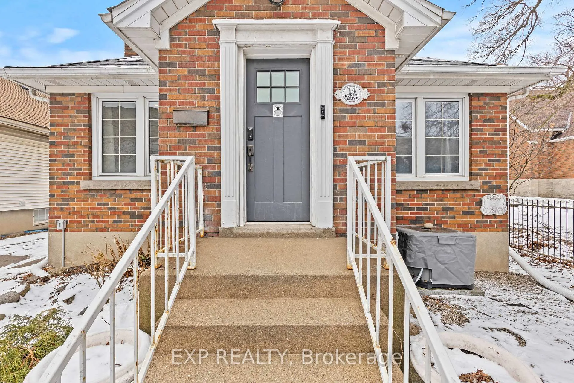 Photo 4 of 14 Dunlop Drive, St. Catharines, Downtown — HOMEH