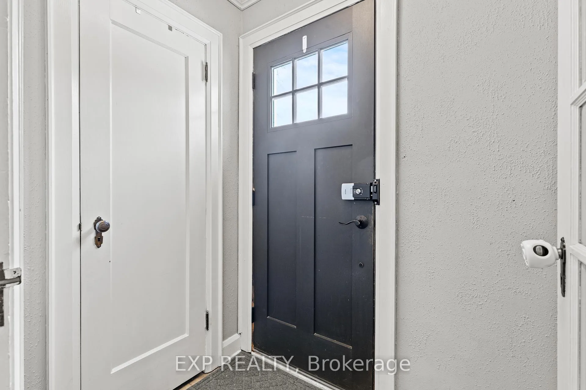 Photo 5 of 14 Dunlop Drive, St. Catharines, Downtown — HOMEH