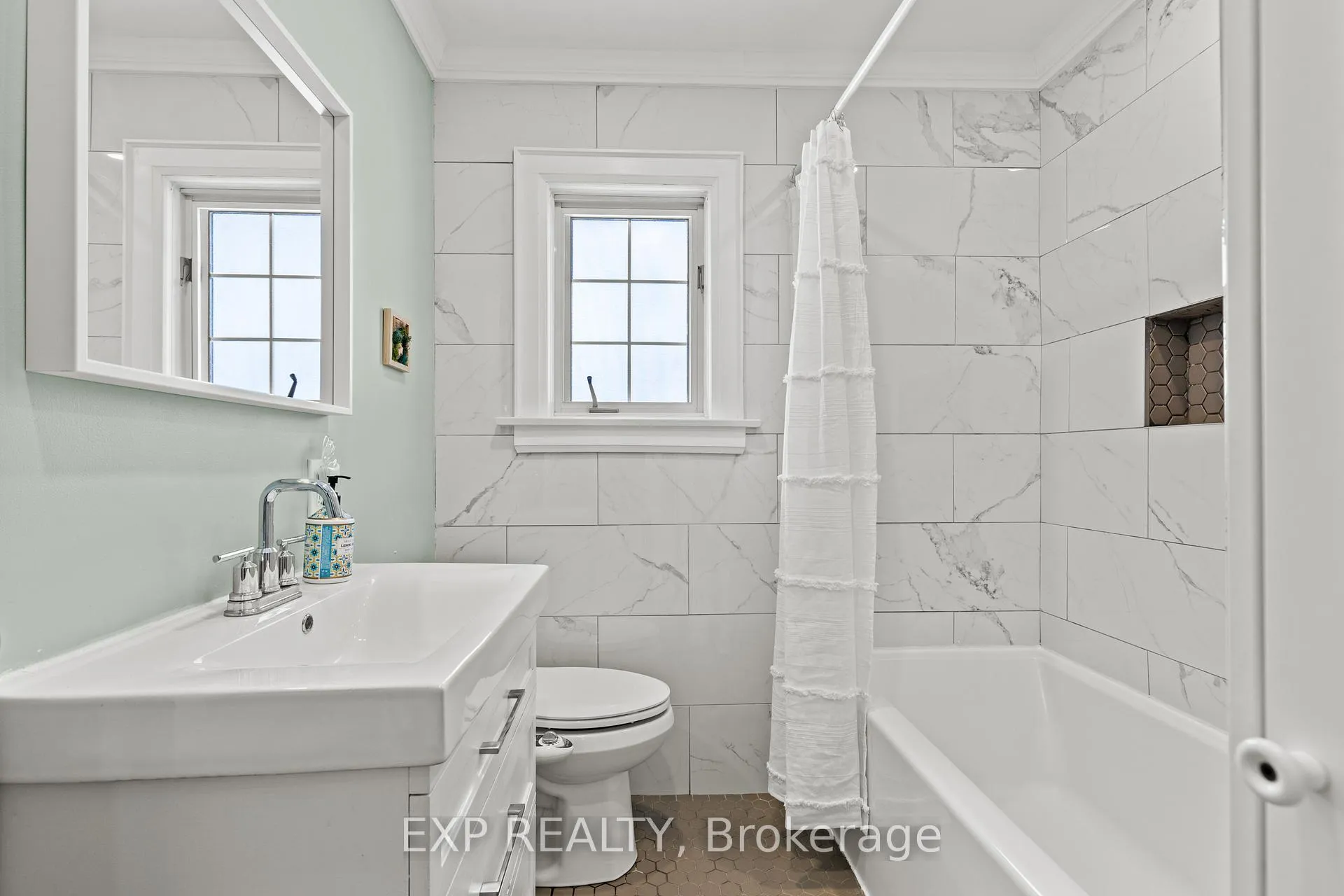 Photo 18 of 14 Dunlop Drive, St. Catharines, Downtown — HOMEH