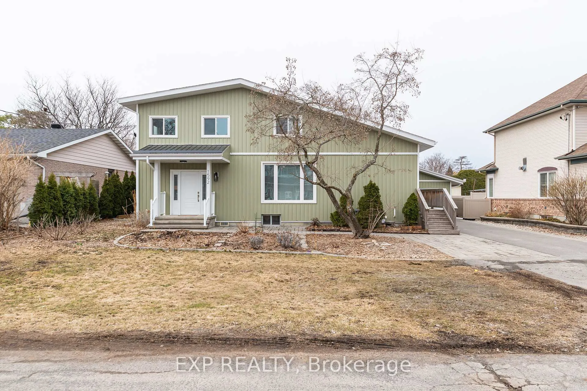 Front of 1592 Apeldoorn Avenue