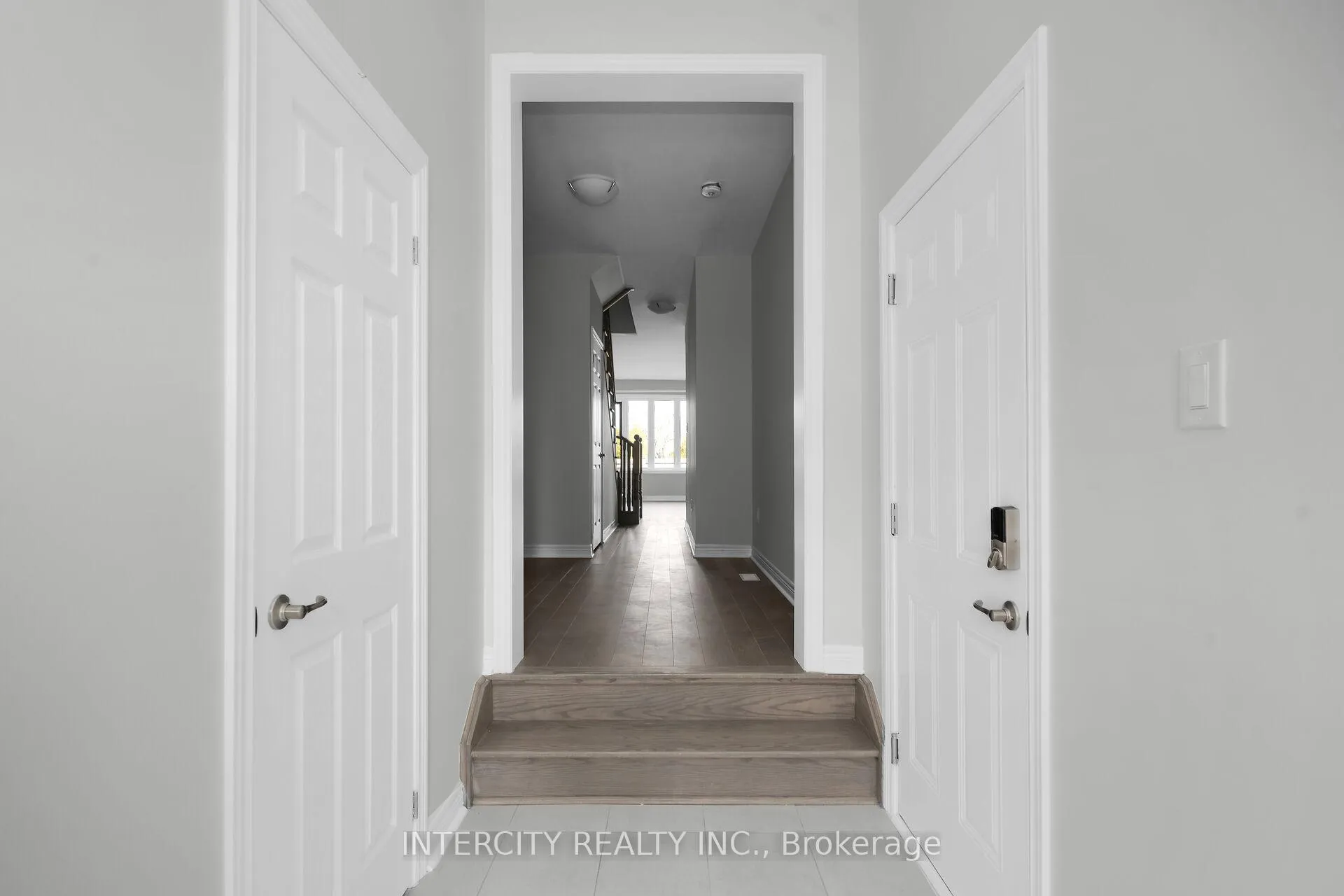Photo 4 of 55 Johann Drive, Markham, Middlefield — HOMEH