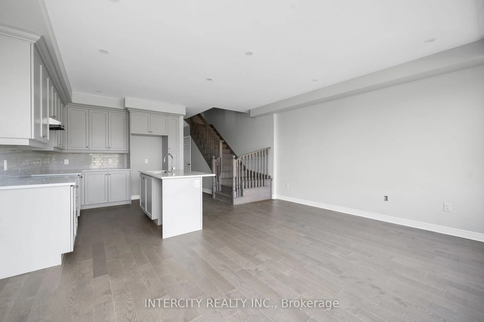 Photo 9 of 55 Johann Drive, Markham, Middlefield — HOMEH