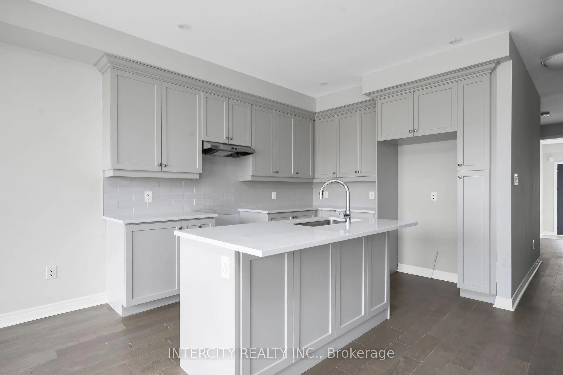 Photo 10 of 55 Johann Drive, Markham, Middlefield — HOMEH