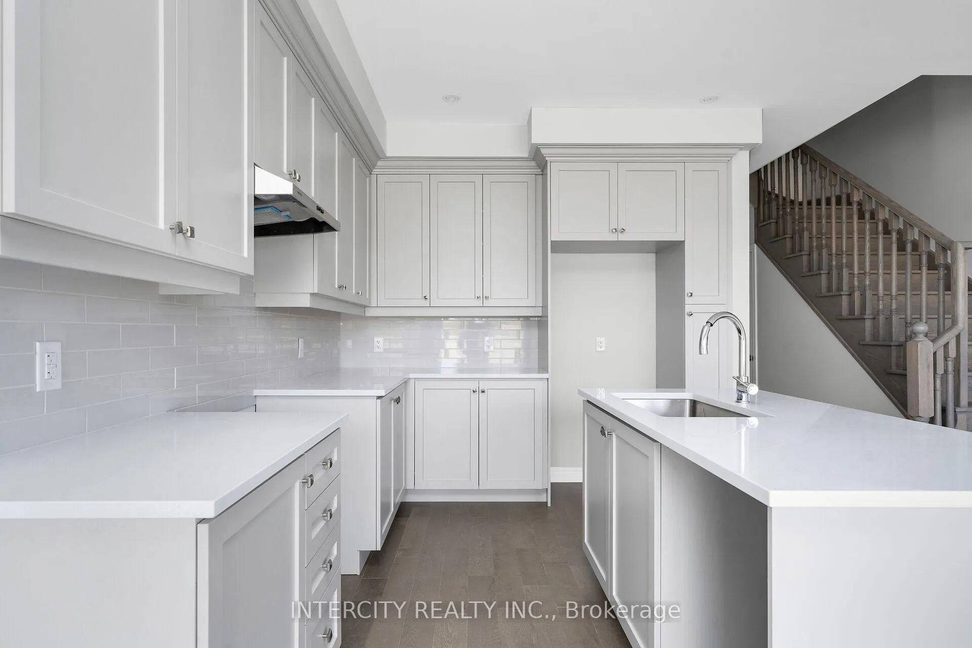 Photo 11 of 55 Johann Drive, Markham, Middlefield — HOMEH