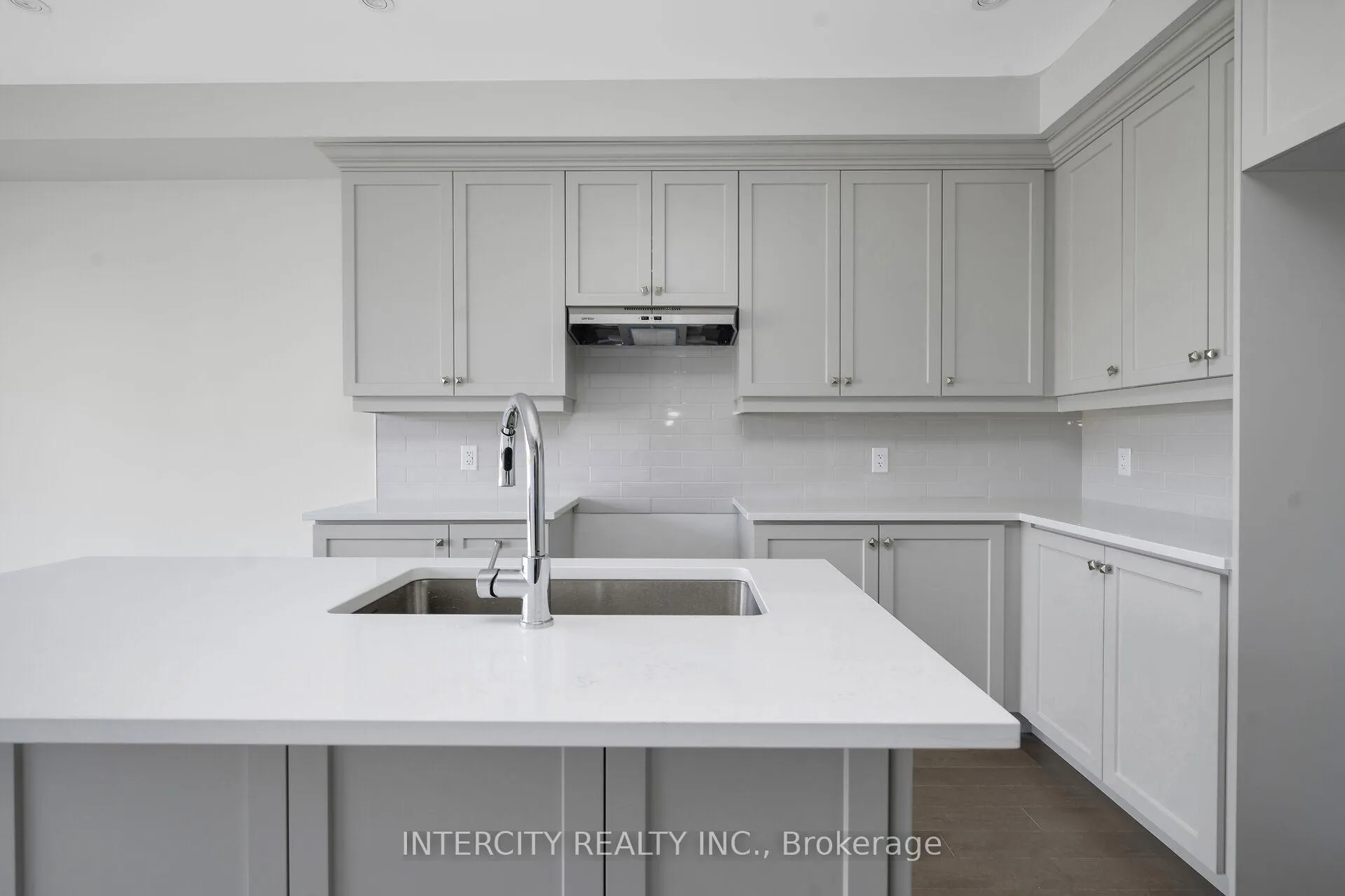 Photo 12 of 55 Johann Drive, Markham, Middlefield — HOMEH