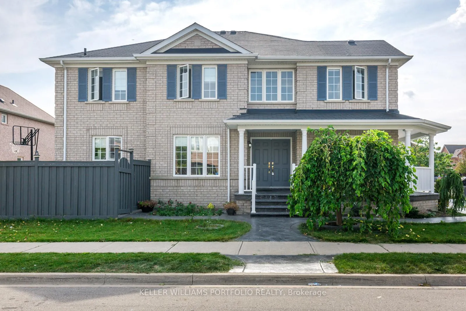 Photo 2 of 24 Conklin Drive, Brampton, Fletcher's Meadow — HOMEH