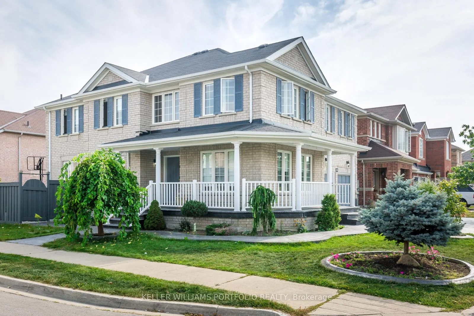 Photo 3 of 24 Conklin Drive, Brampton, Fletcher's Meadow — HOMEH