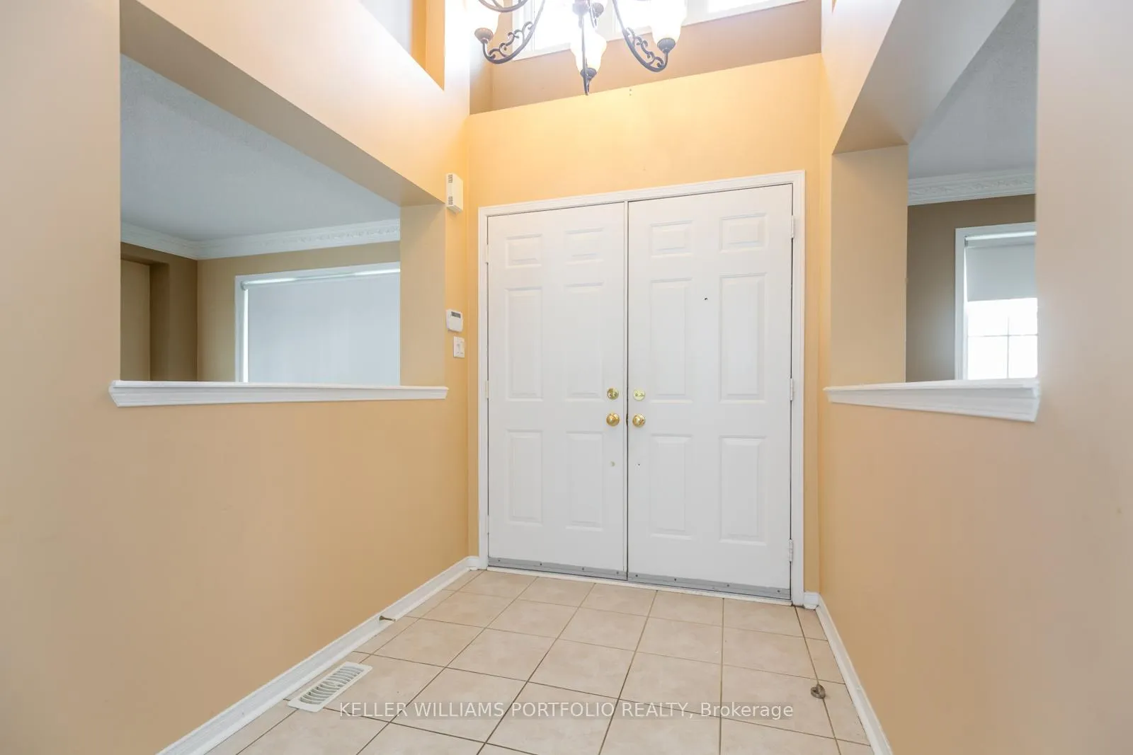 Photo 4 of 24 Conklin Drive, Brampton, Fletcher's Meadow — HOMEH