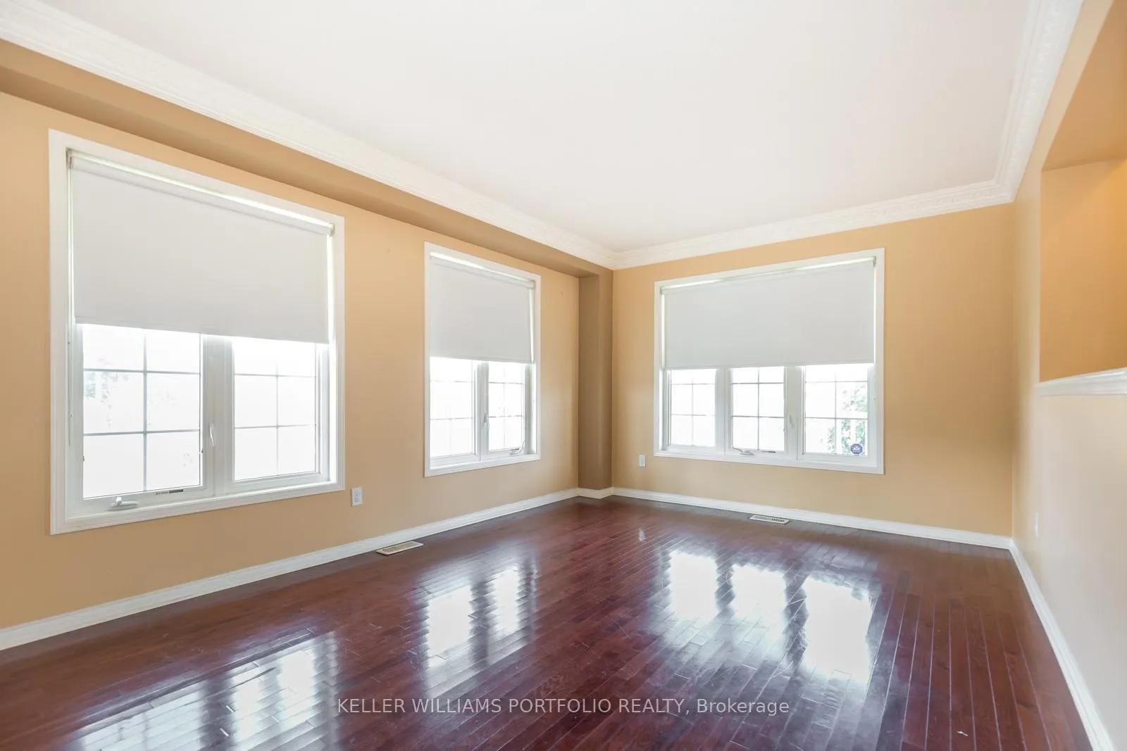 Photo 5 of 24 Conklin Drive, Brampton, Fletcher's Meadow — HOMEH