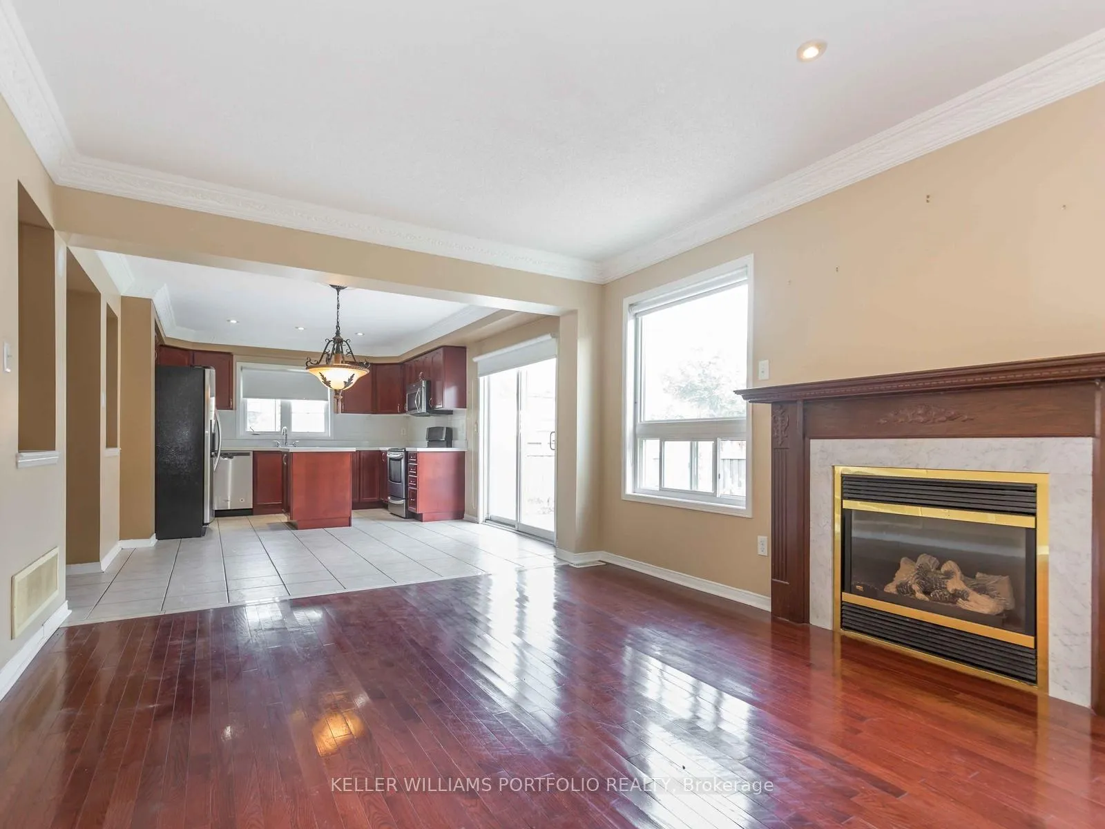 Photo 8 of 24 Conklin Drive, Brampton, Fletcher's Meadow — HOMEH