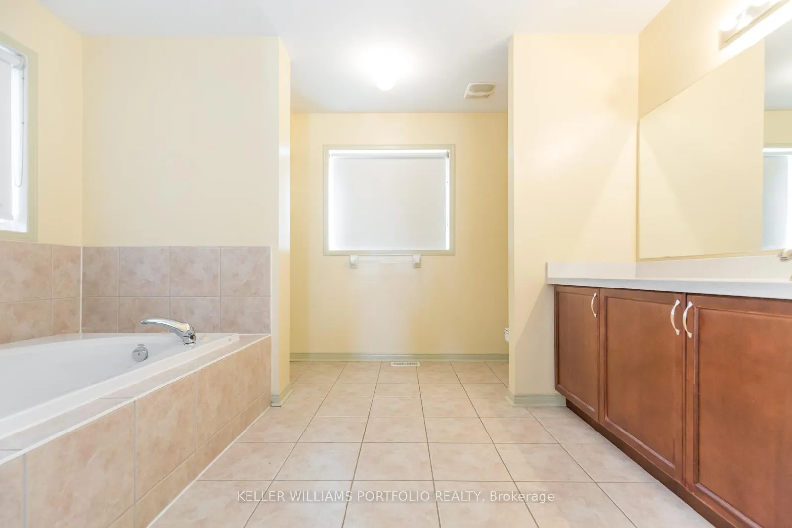 Photo 14 of 24 Conklin Drive, Brampton, Fletcher's Meadow — HOMEH