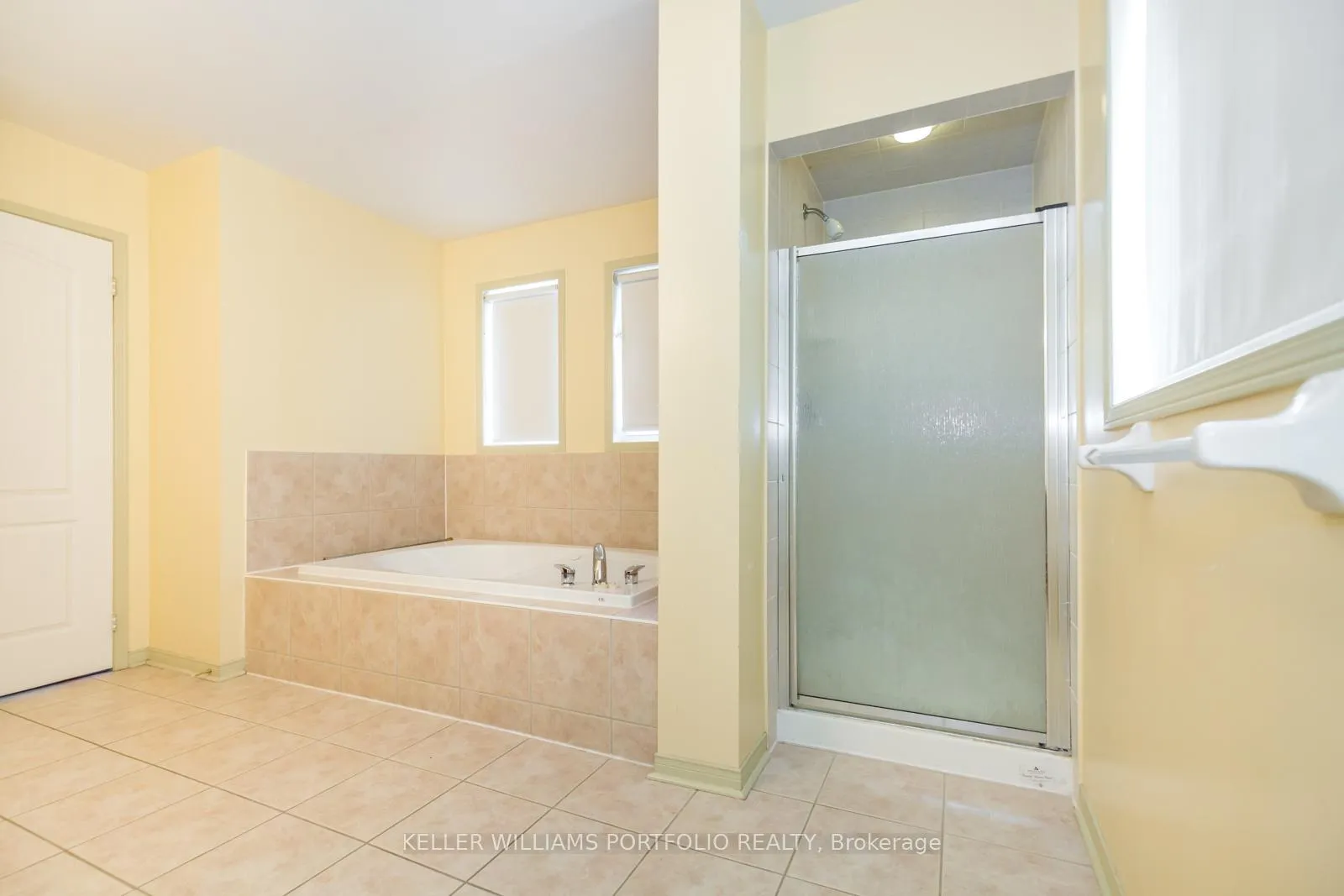 Photo 15 of 24 Conklin Drive, Brampton, Fletcher's Meadow — HOMEH