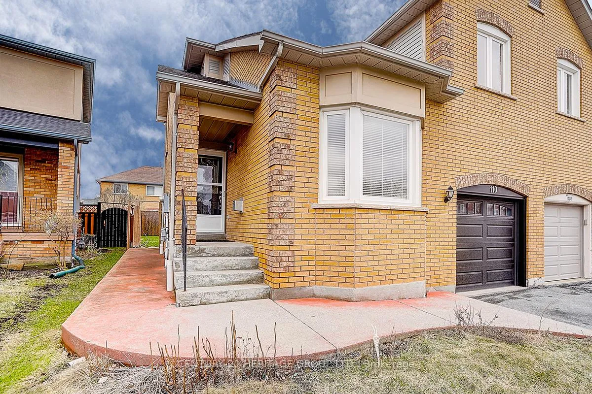 Photo 3 of 110 Dunoon Drive, Vaughan, Maple — HOMEH