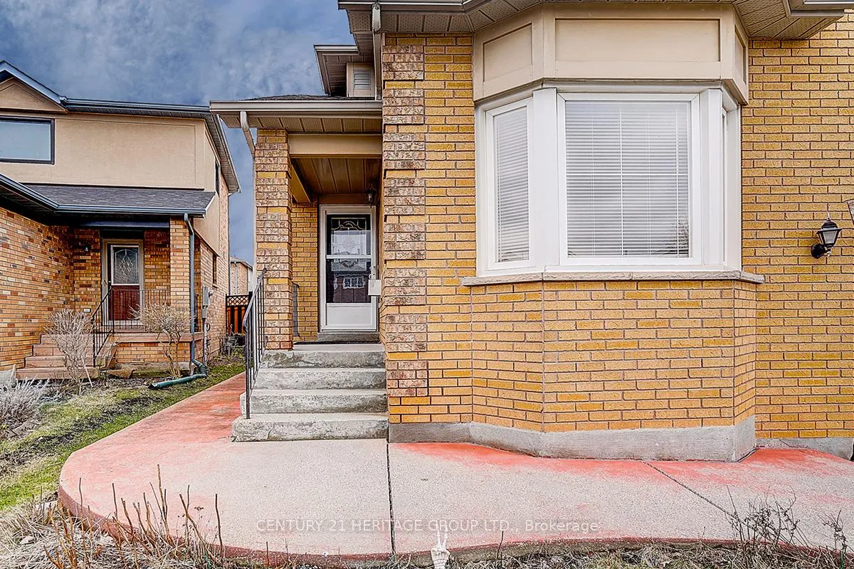 Photo 4 of 110 Dunoon Drive, Vaughan, Maple — HOMEH