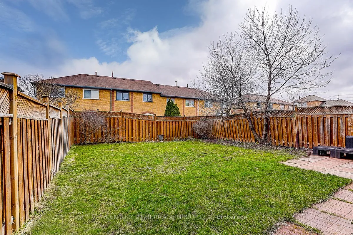 Photo 5 of 110 Dunoon Drive, Vaughan, Maple — HOMEH