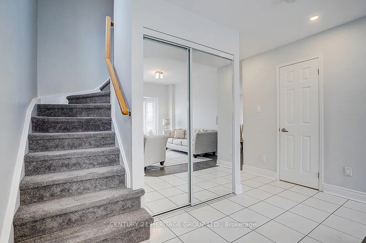 Photo 9 of 110 Dunoon Drive, Vaughan, Maple — HOMEH