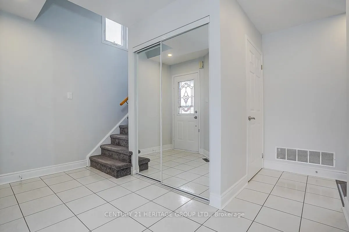 Photo 10 of 110 Dunoon Drive, Vaughan, Maple — HOMEH