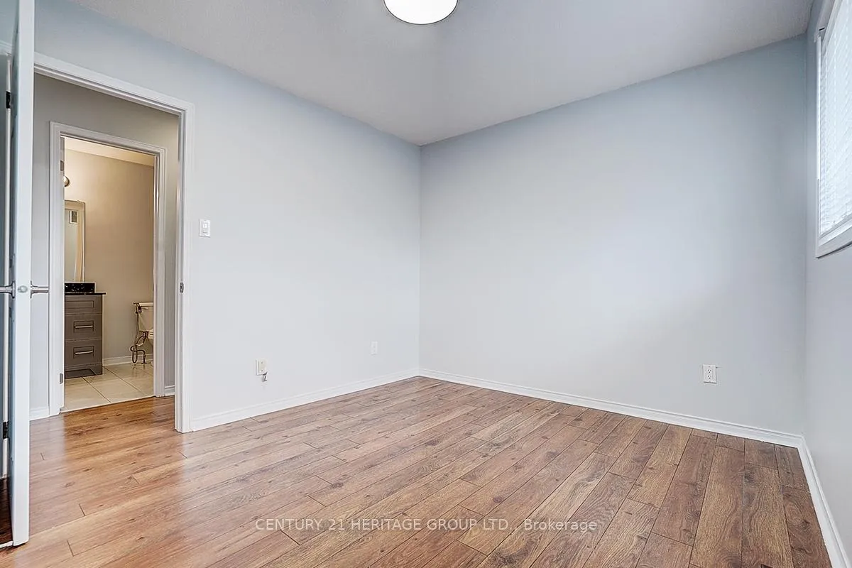 Photo 32 of 110 Dunoon Drive, Vaughan, Maple — HOMEH