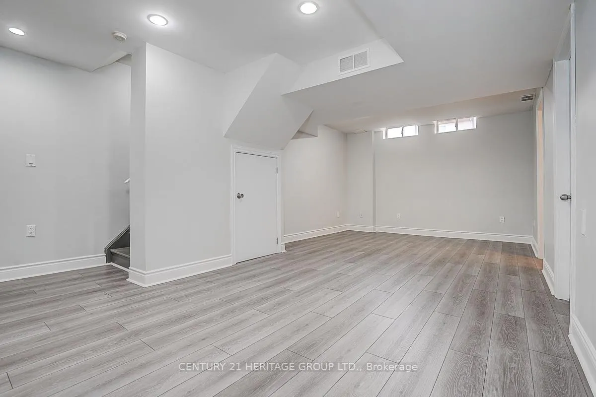 Photo 36 of 110 Dunoon Drive, Vaughan, Maple — HOMEH
