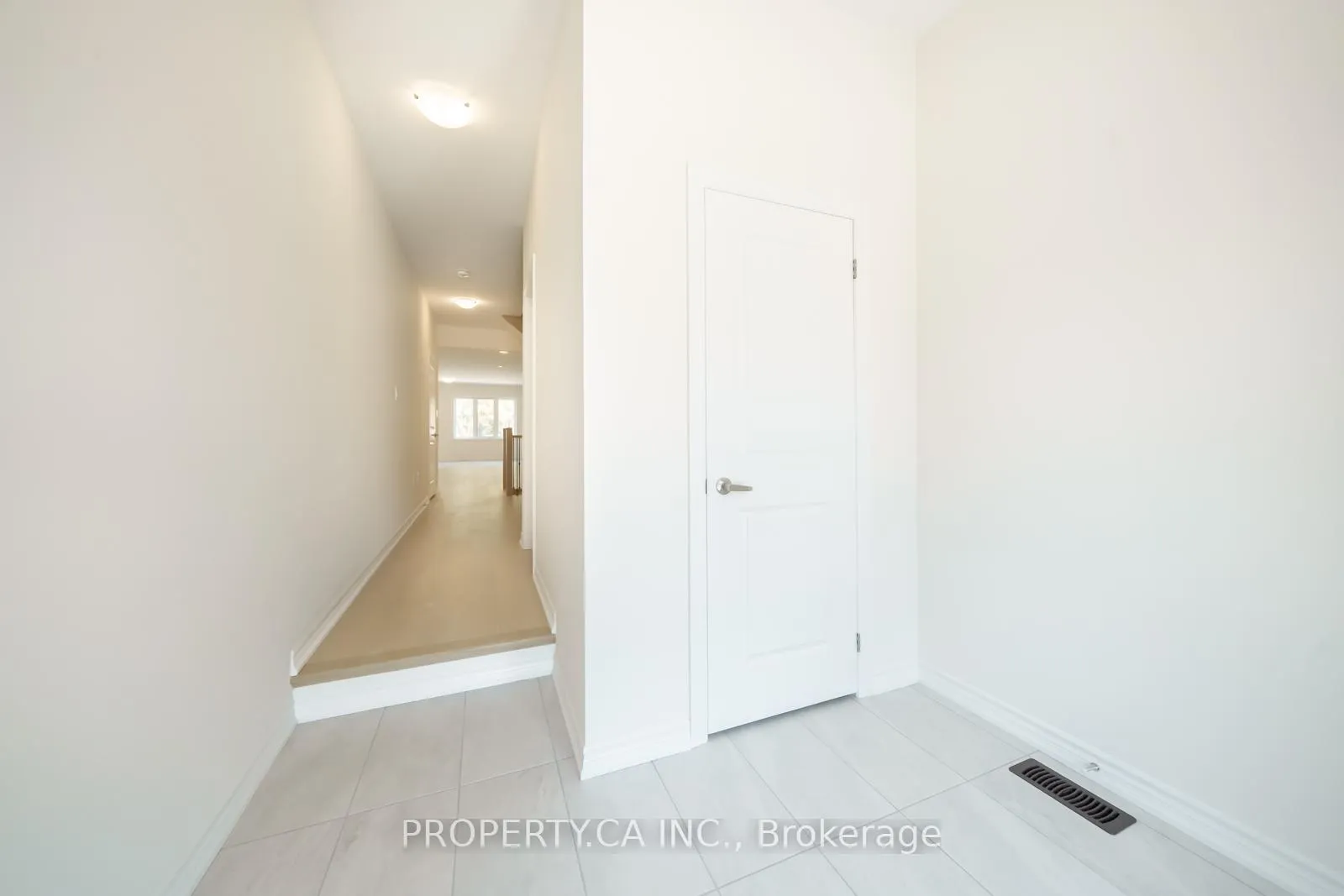 Photo 4 of 52 Rumi Court, Vaughan, Patterson — HOMEH