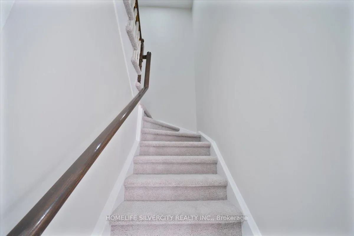 Photo 11 of 6 Bentgrass Lane, Brampton, Snelgrove — HOMEH
