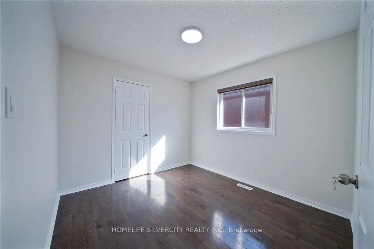 Photo 13 of 6 Bentgrass Lane, Brampton, Snelgrove — HOMEH