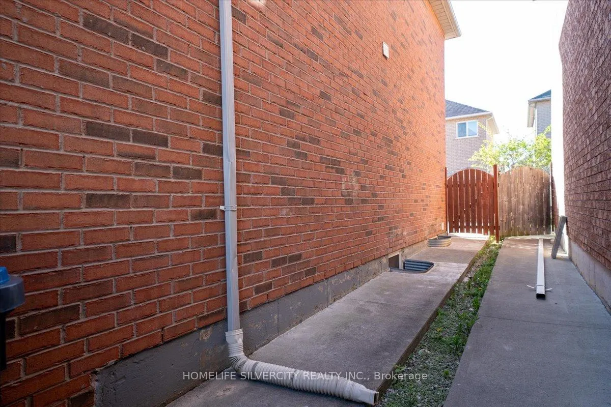Photo 34 of 6 Bentgrass Lane, Brampton, Snelgrove — HOMEH