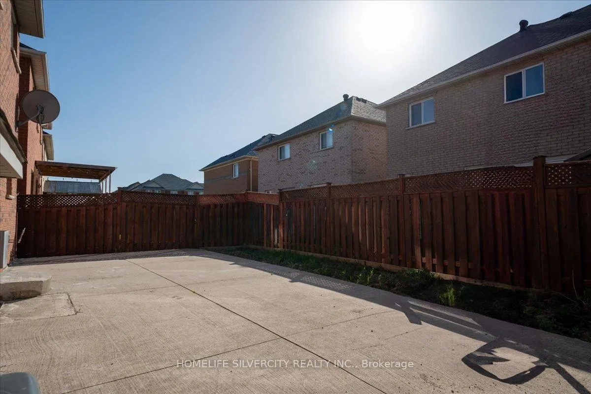 Photo 35 of 6 Bentgrass Lane, Brampton, Snelgrove — HOMEH