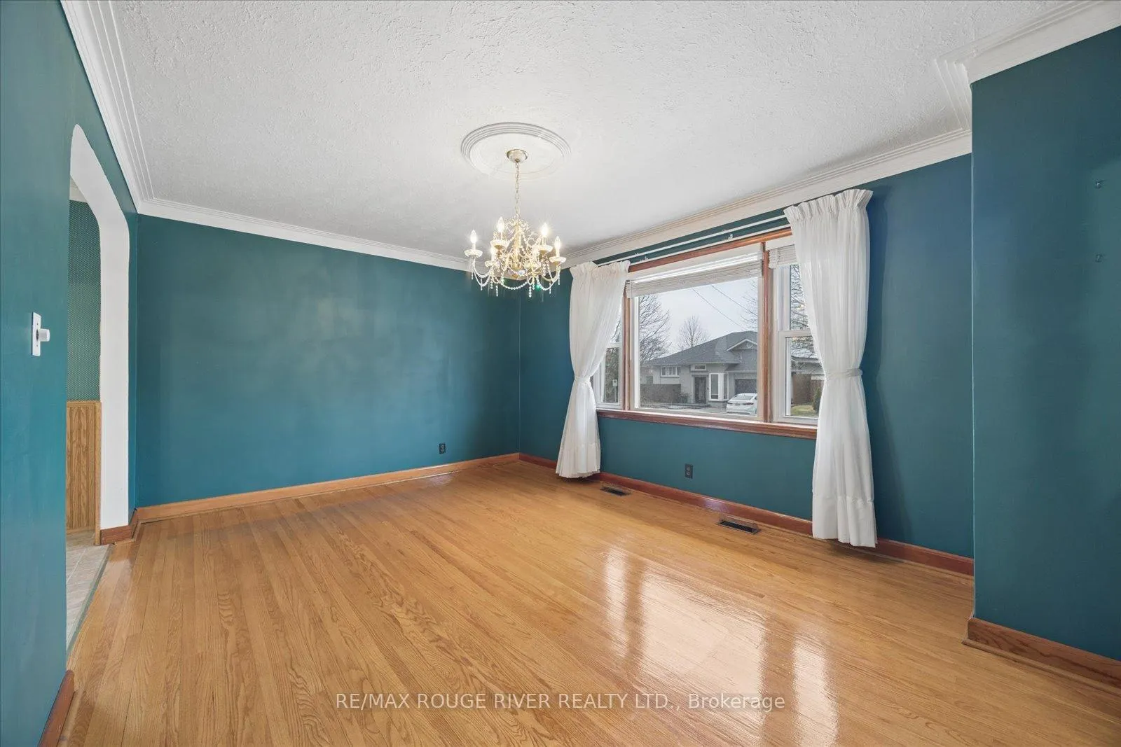 Photo 11 of 510 Dunkirk Avenue, Oshawa, Central — HOMEH