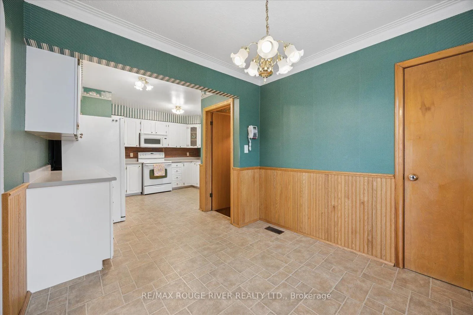 Photo 16 of 510 Dunkirk Avenue, Oshawa, Central — HOMEH