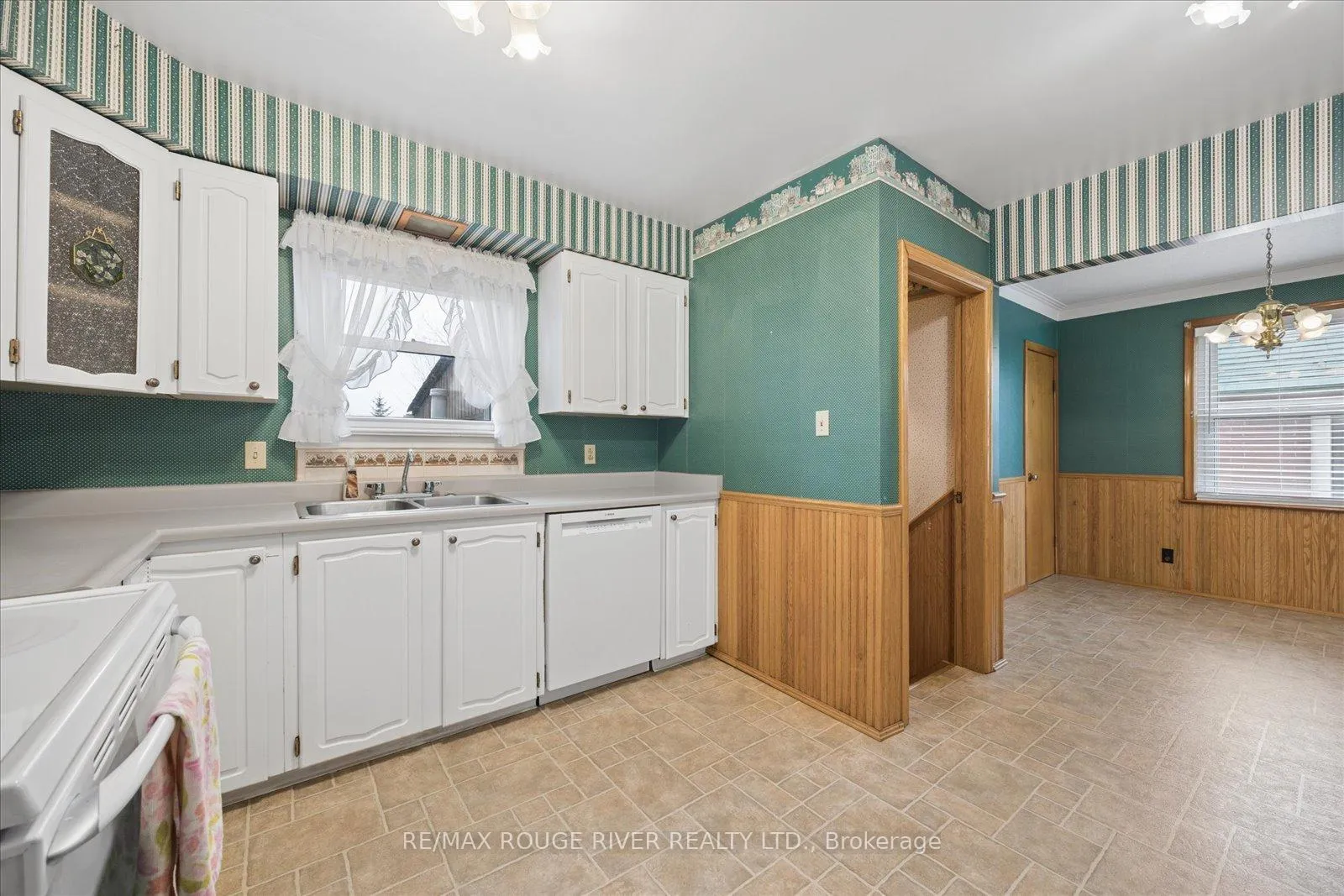 Photo 18 of 510 Dunkirk Avenue, Oshawa, Central — HOMEH