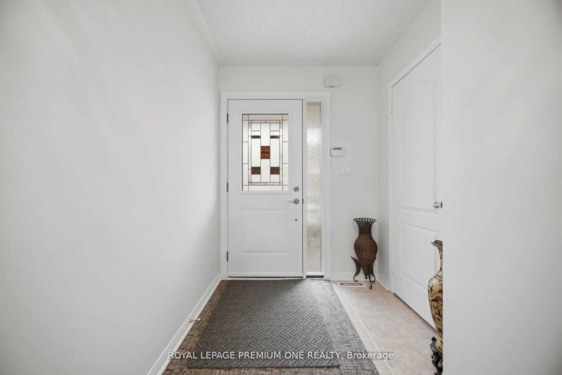 Photo 4 of 64 Mare Crescent, Etobicoke, West Humber-Clairville — HOMEH