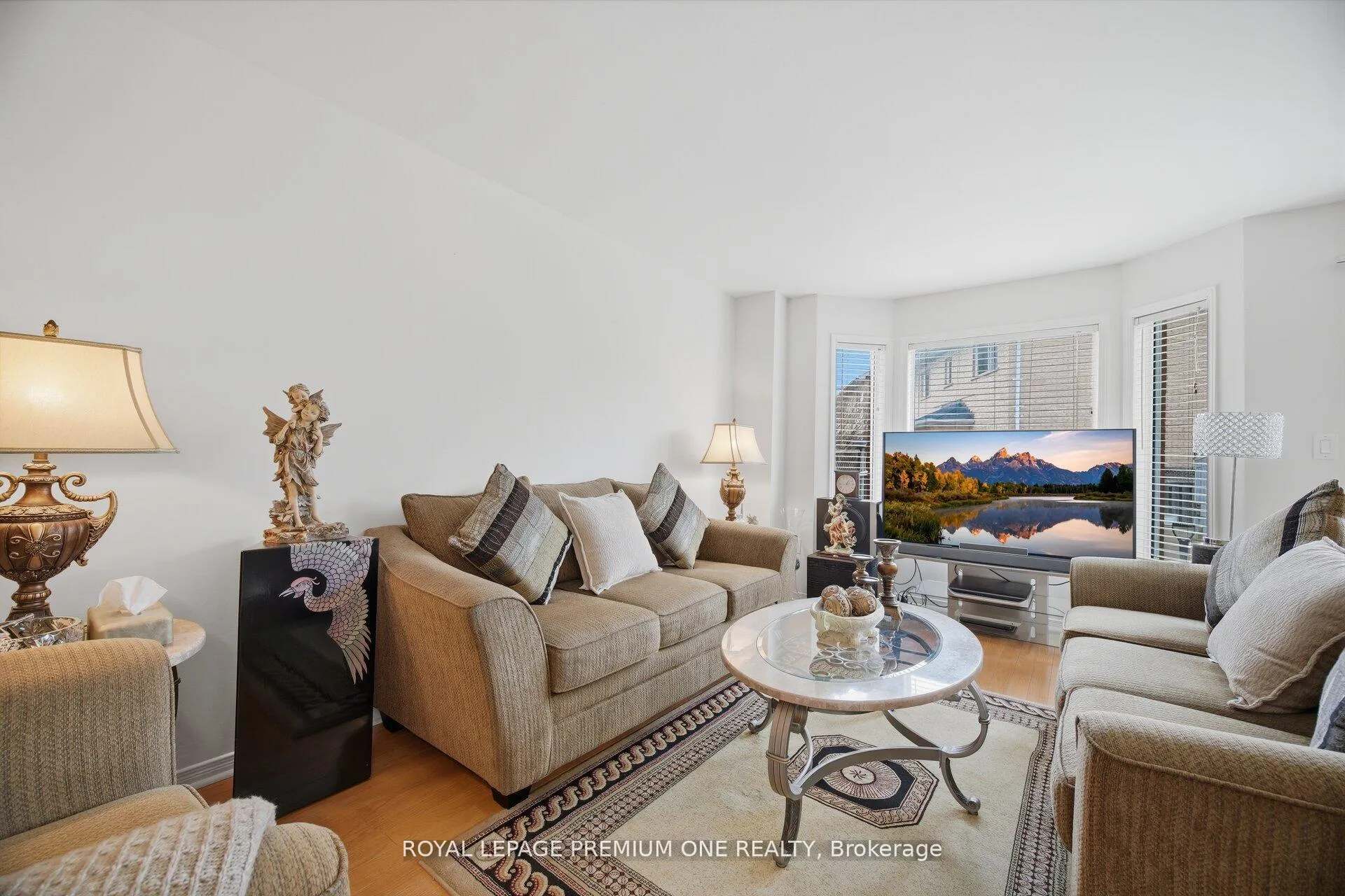 Photo 8 of 64 Mare Crescent, Etobicoke, West Humber-Clairville — HOMEH