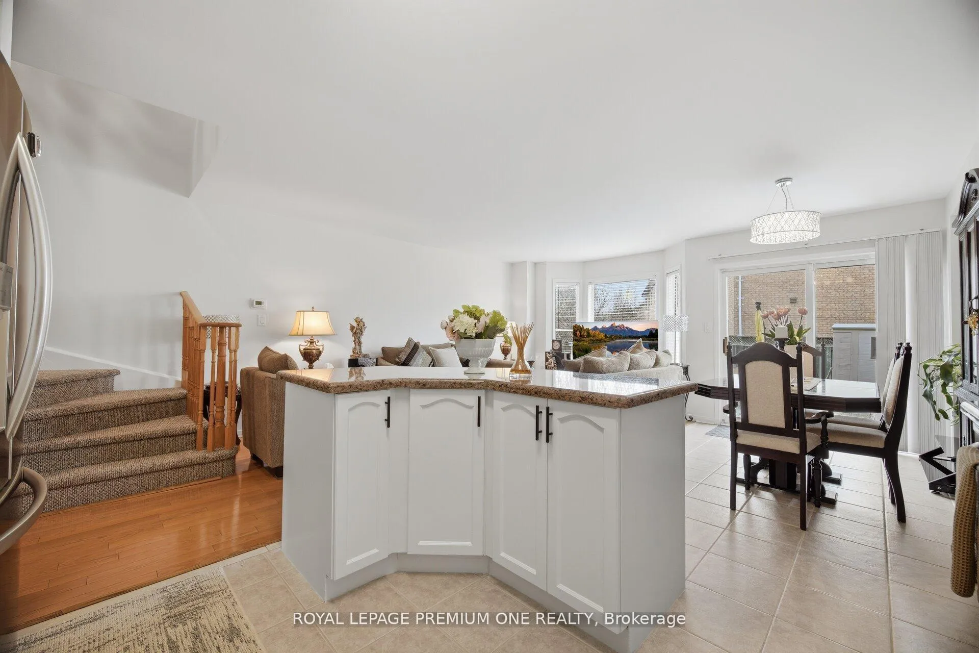 Photo 12 of 64 Mare Crescent, Etobicoke, West Humber-Clairville — HOMEH
