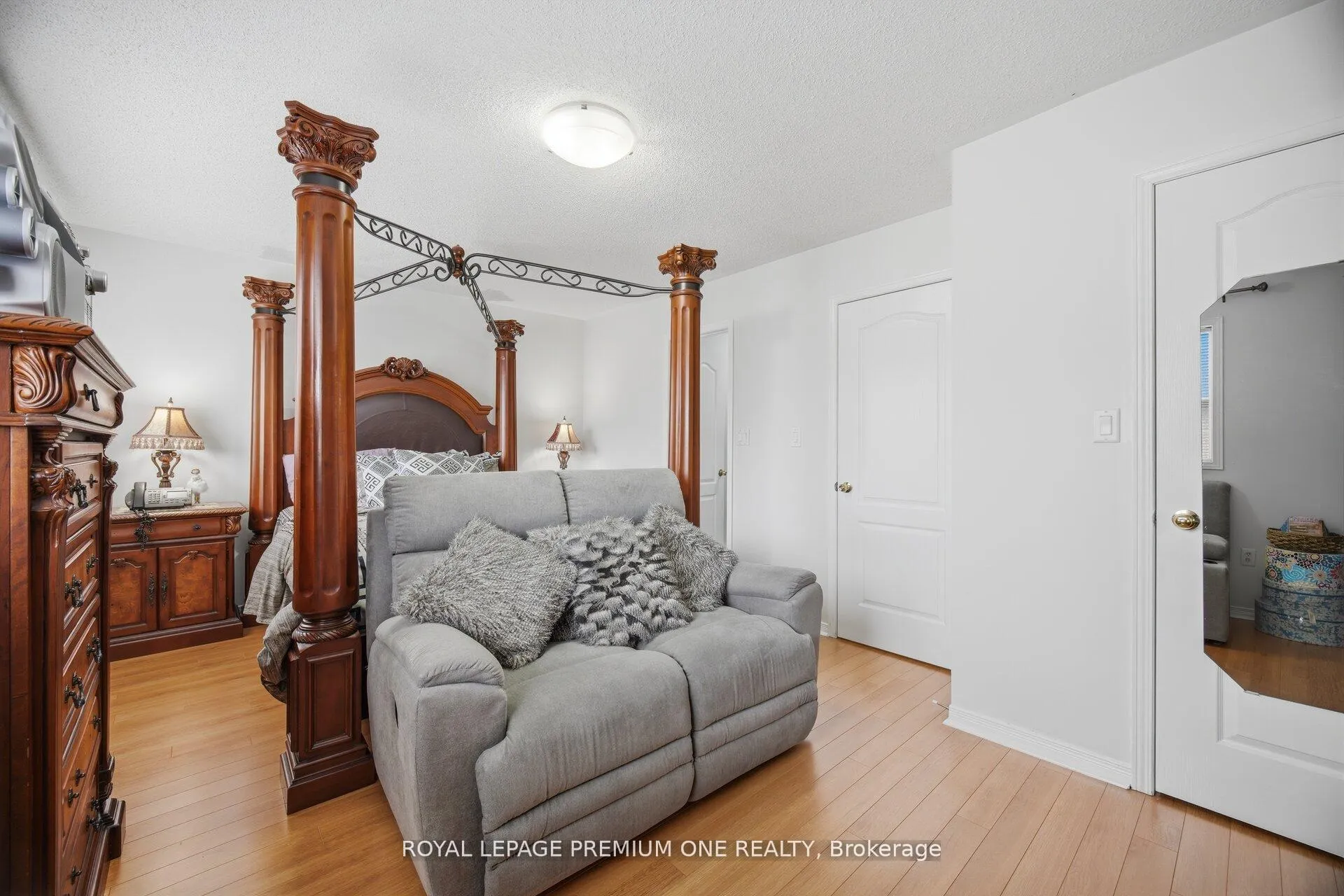 Photo 21 of 64 Mare Crescent, Etobicoke, West Humber-Clairville — HOMEH