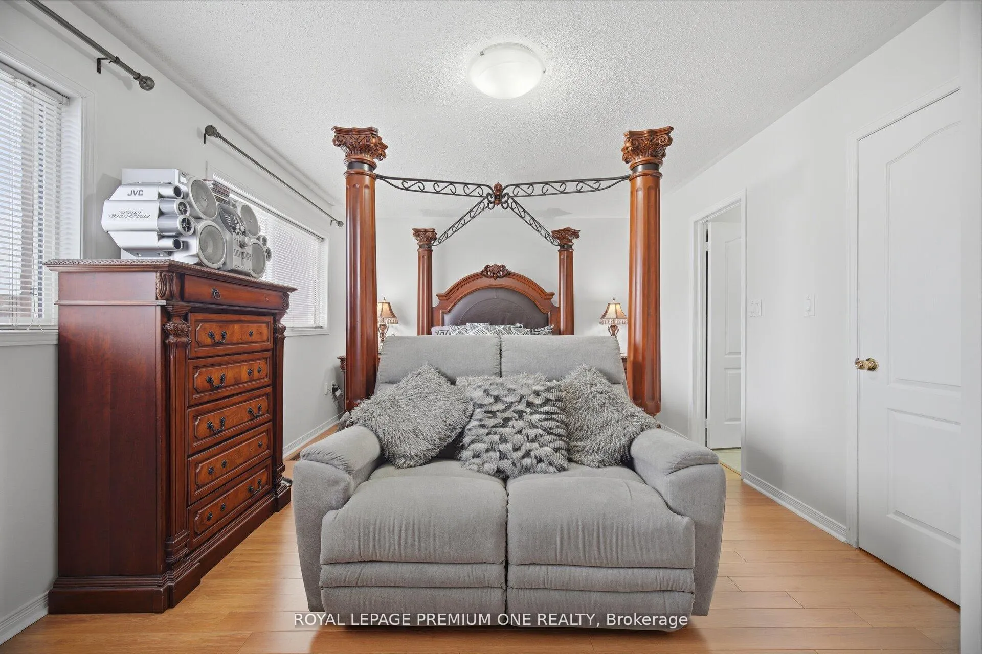Photo 22 of 64 Mare Crescent, Etobicoke, West Humber-Clairville — HOMEH