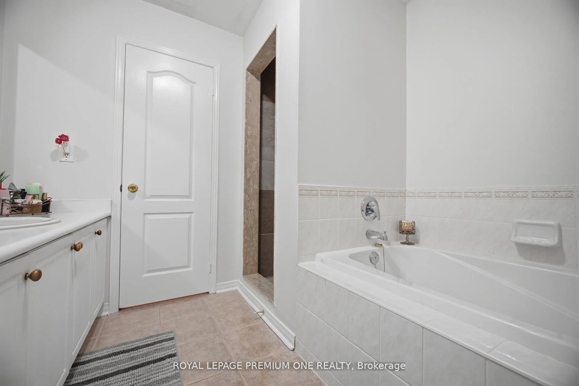 Photo 26 of 64 Mare Crescent, Etobicoke, West Humber-Clairville — HOMEH
