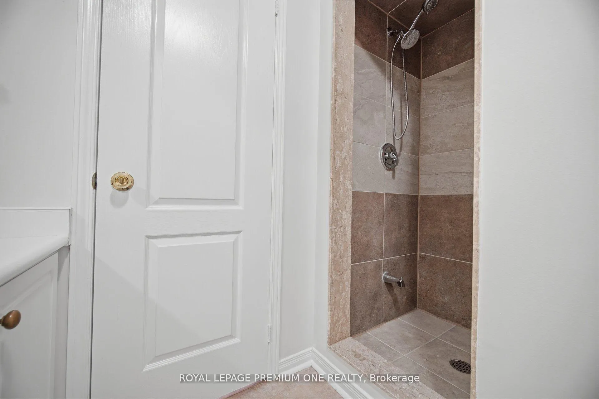 Photo 27 of 64 Mare Crescent, Etobicoke, West Humber-Clairville — HOMEH