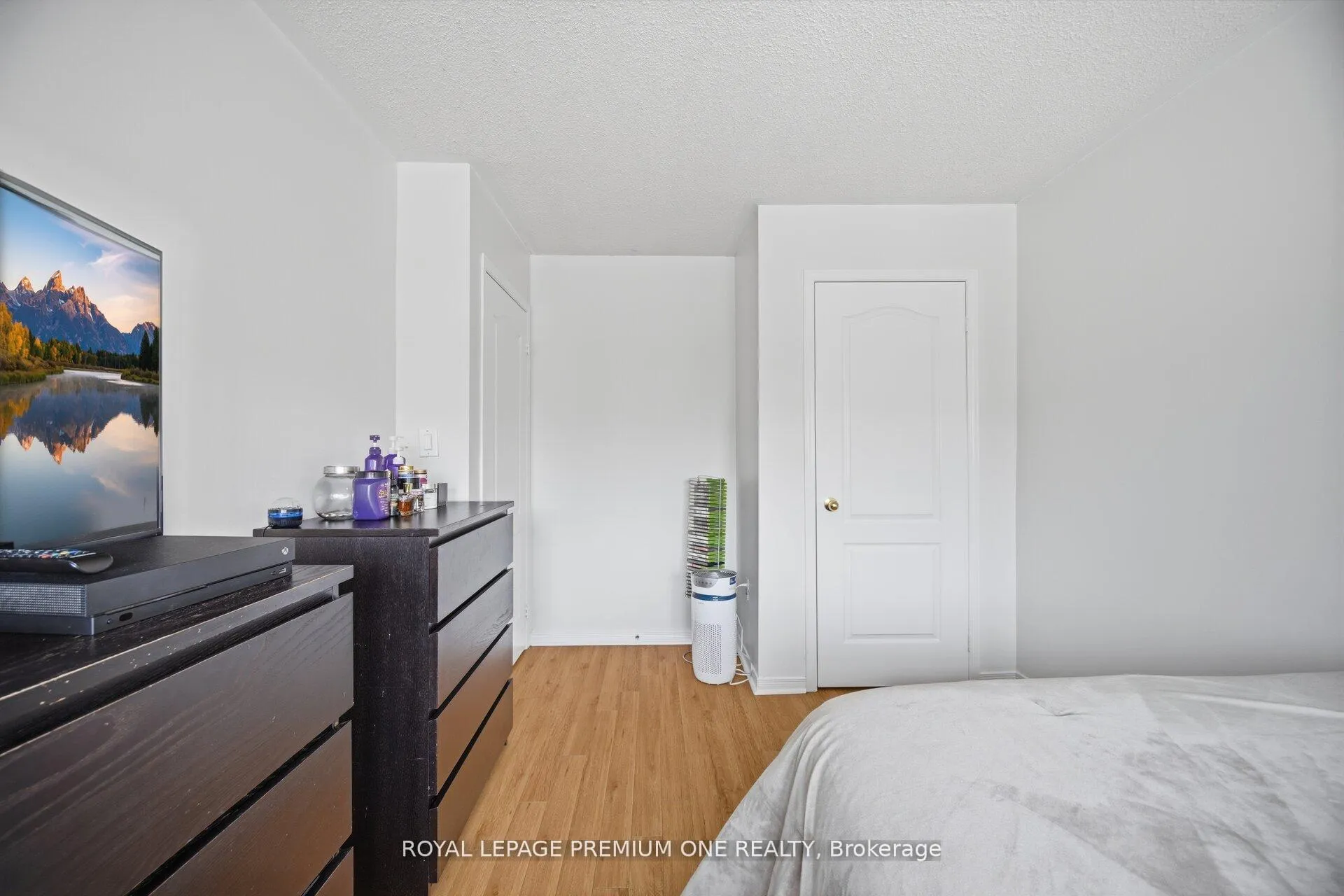 Photo 30 of 64 Mare Crescent, Etobicoke, West Humber-Clairville — HOMEH