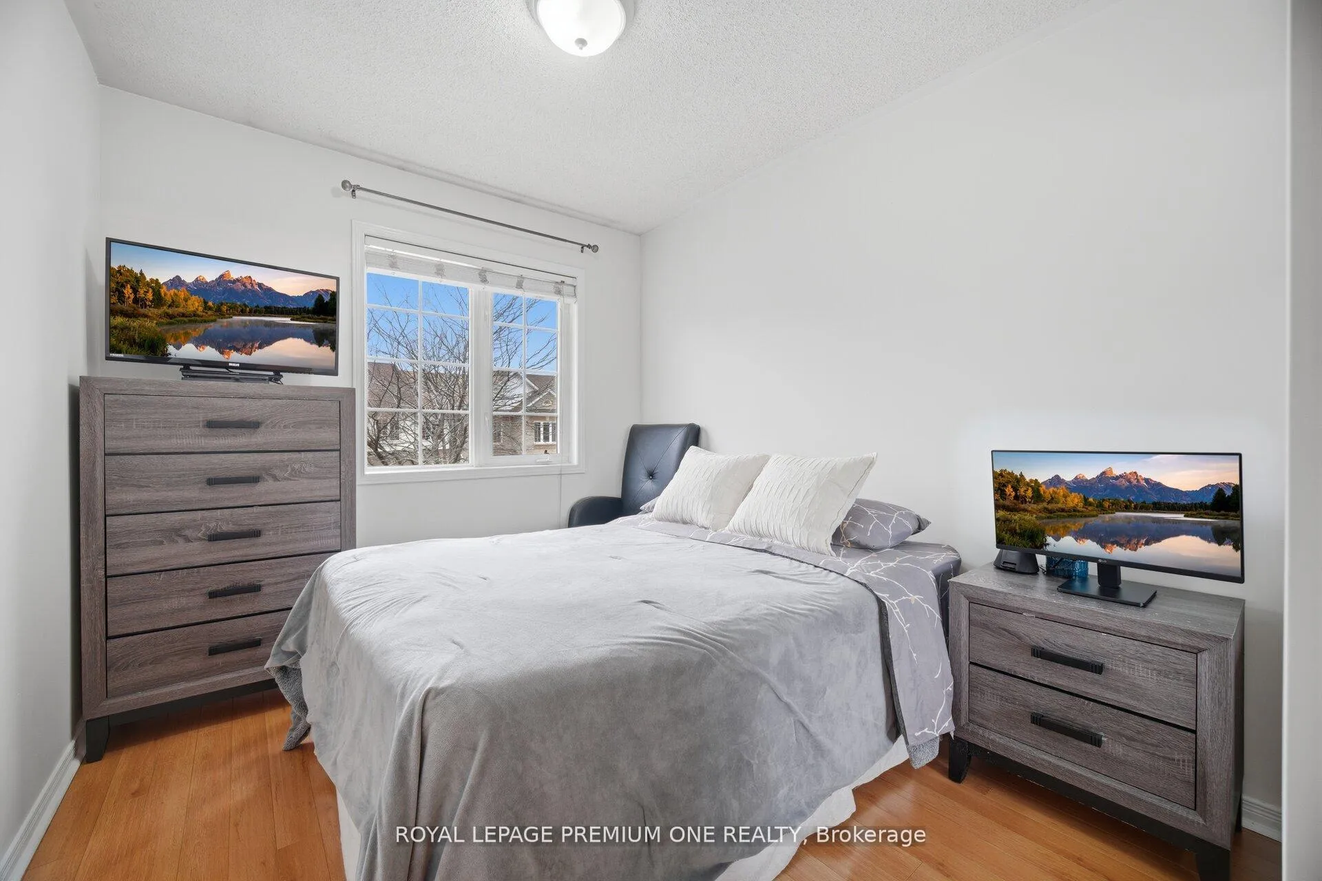Photo 31 of 64 Mare Crescent, Etobicoke, West Humber-Clairville — HOMEH