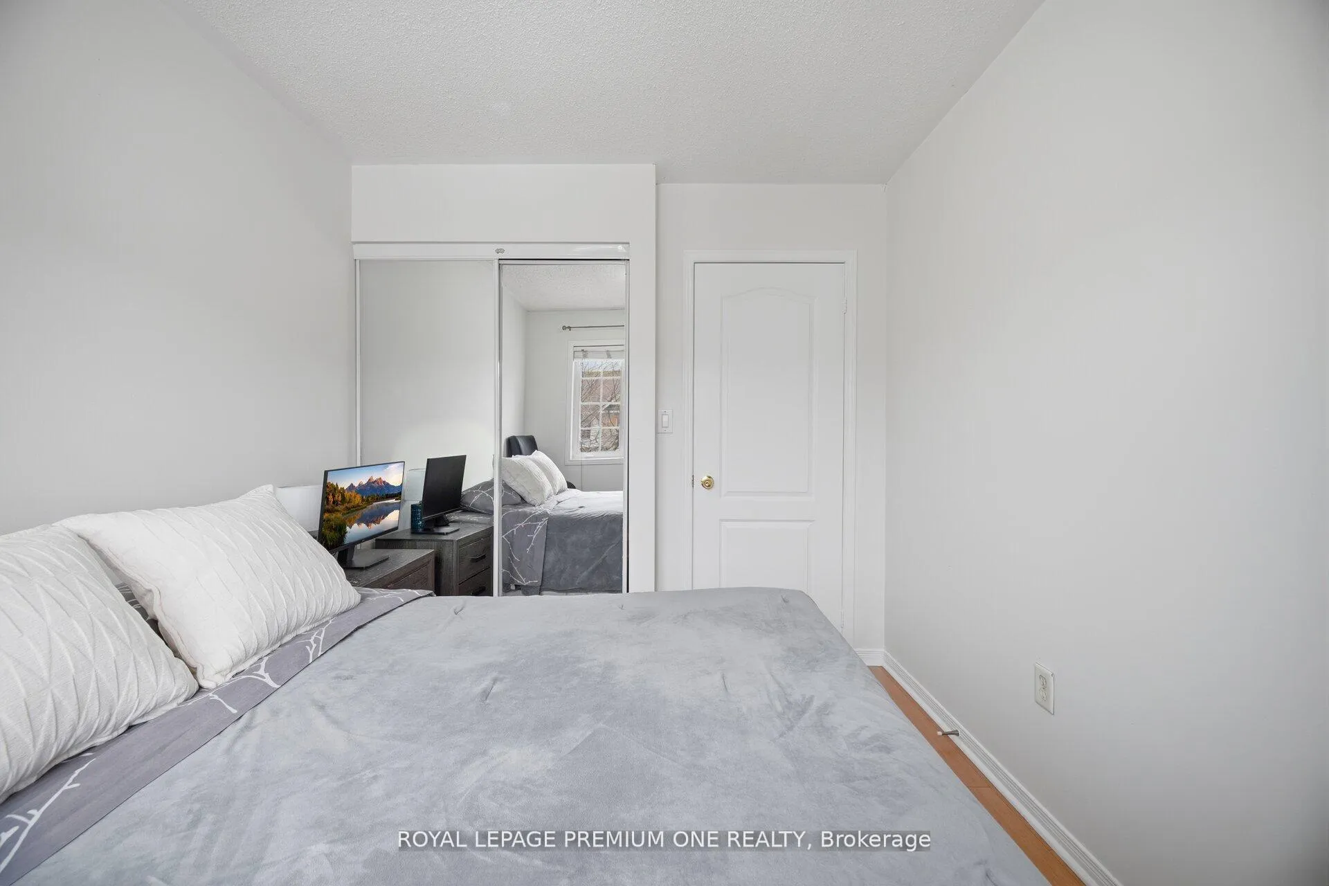 Photo 32 of 64 Mare Crescent, Etobicoke, West Humber-Clairville — HOMEH