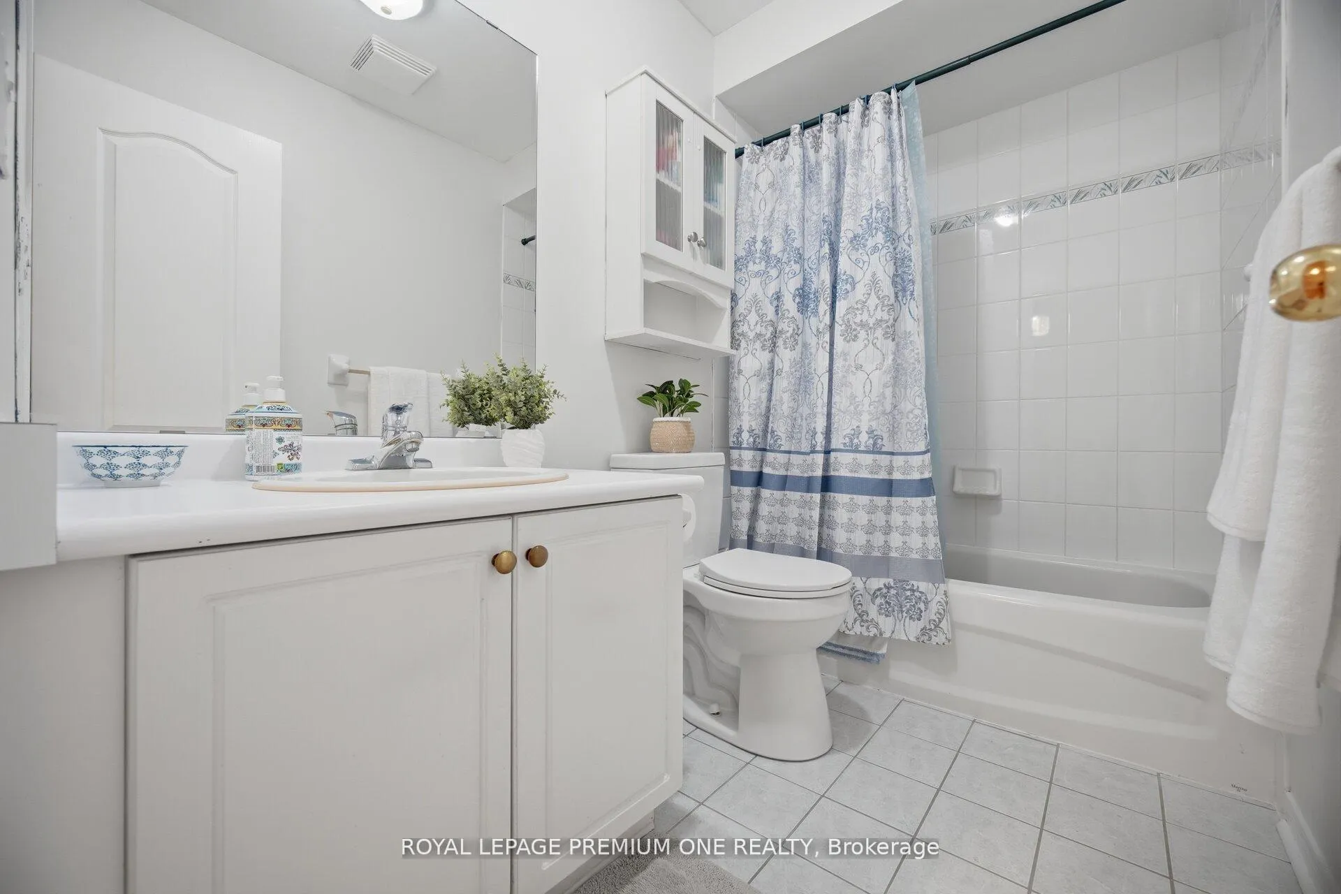 Photo 33 of 64 Mare Crescent, Etobicoke, West Humber-Clairville — HOMEH