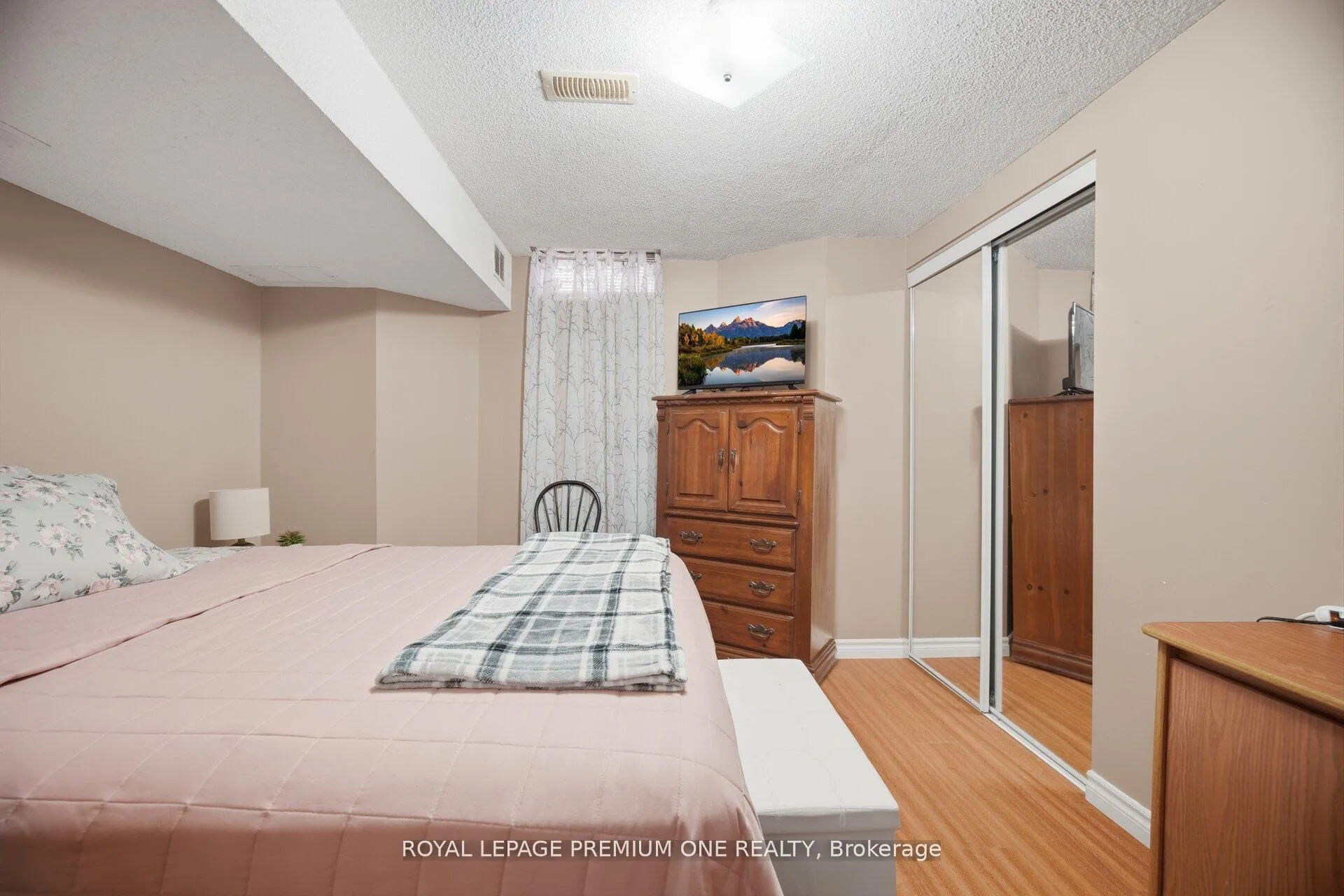 Photo 43 of 64 Mare Crescent, Etobicoke, West Humber-Clairville — HOMEH