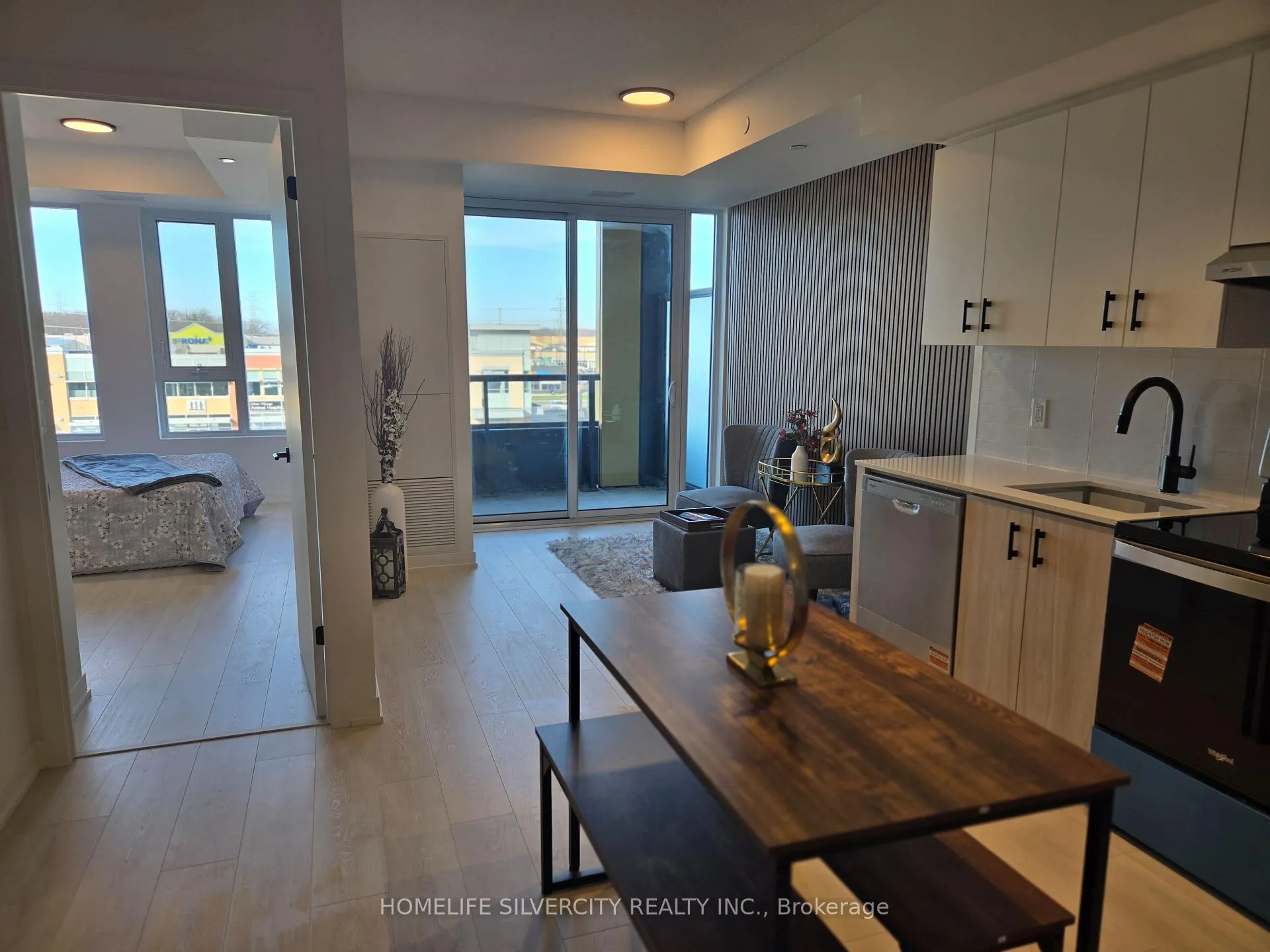 Photo 4 of Unit 424, 4878 Powers Common, Burlington, Alton — HOMEH