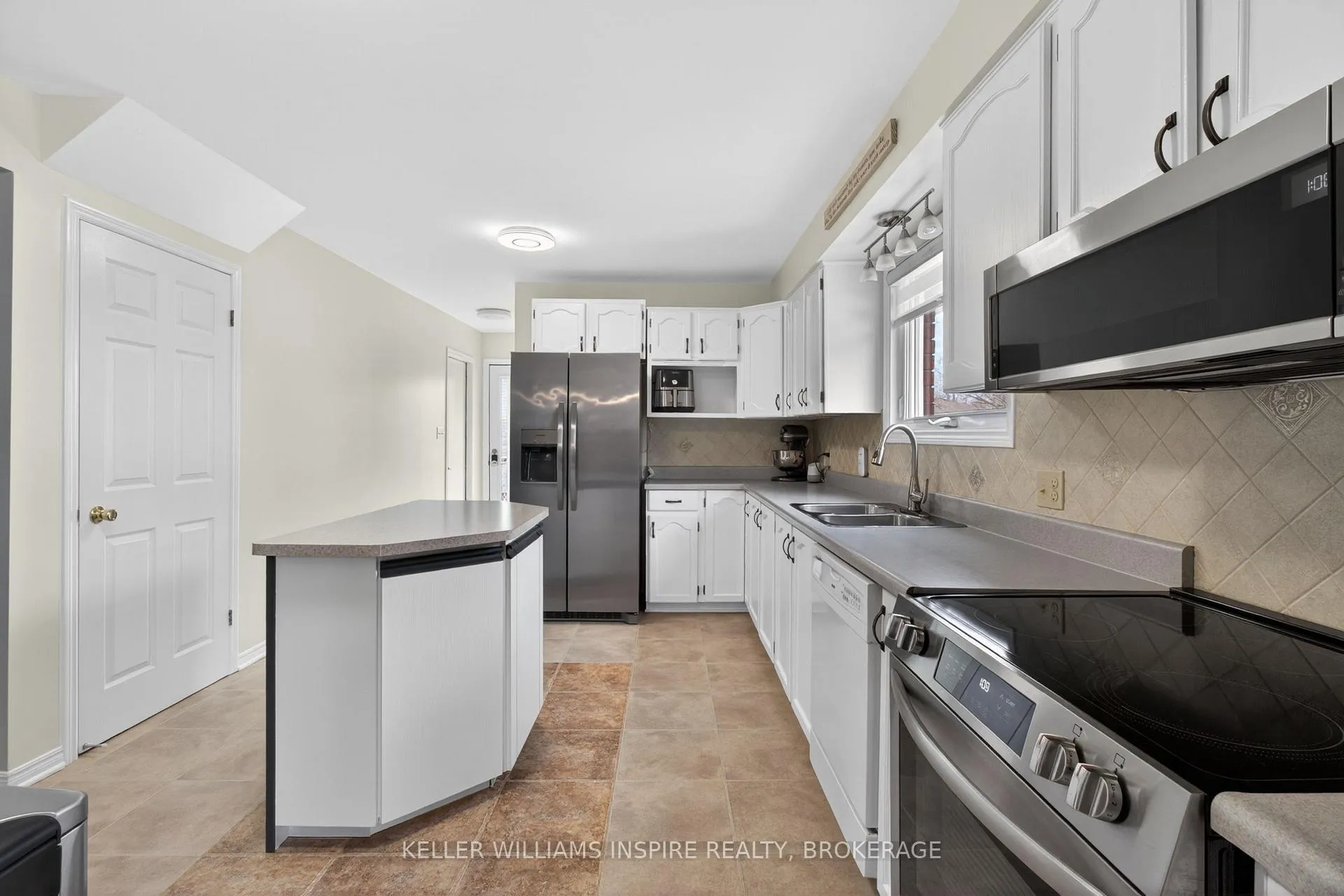 Photo 8 of 4 Terraceview Road, Kingston, Rideau — HOMEH