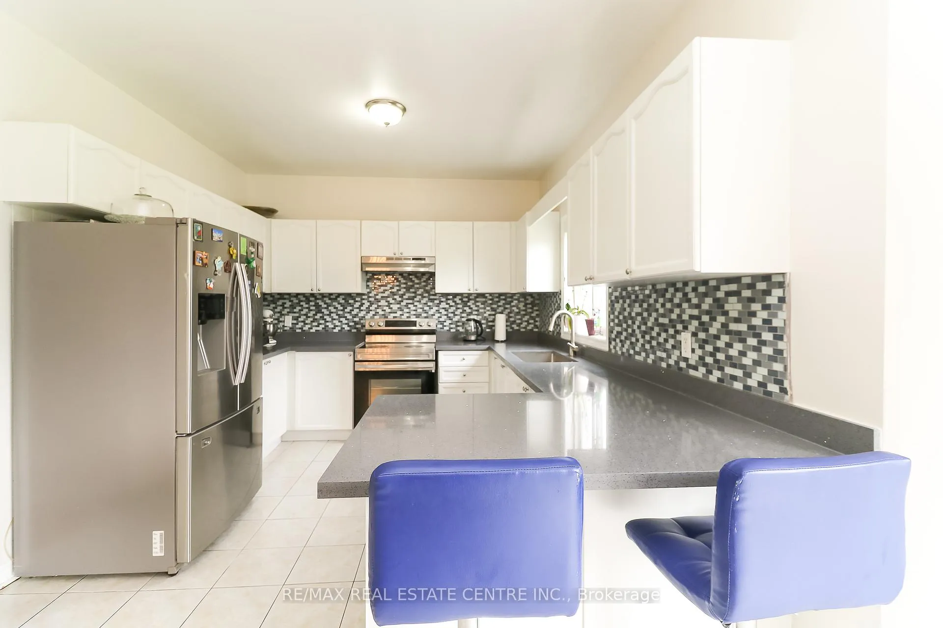 Photo 11 of 1 Sandringham Drive, Barrie, Innis-Shore — HOMEH